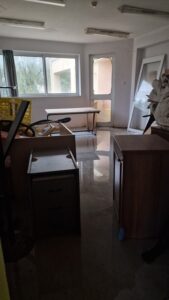 Read more about the article Εικόνες ντροπής στο Ίδρυμα Κωφών που στεγάζεται το Ε.Ε.Ε.Ε.Κ. Αχαΐας: Διαρροές, υγρασίες και λιμνάζοντα νερά σε εξωτερικούς και εσωτερικούς χώρους όπου φοιτούν μαθητές με αναπηρία